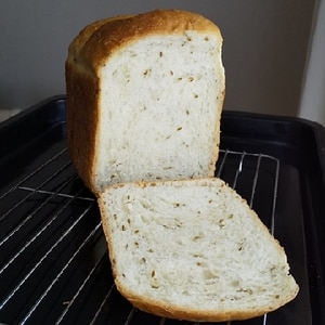 ホームベーカリーで作る簡単クミン入り食パン